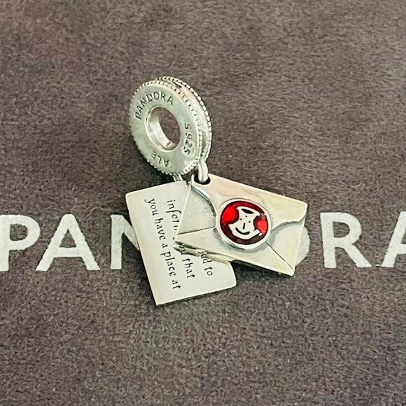 Pandora Harry Potter, Hogwarts Acceptance Letter Dangle Charm - Picture 1 of 5